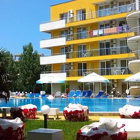 Тристаен Апартамент С Панорама Море В К-С Бей Вю Царево צרבו