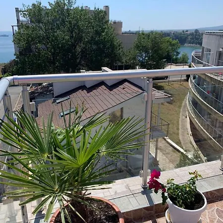 Тристаен Апартамент С Панорама Море В К-С Бей Вю Царево Apartment *