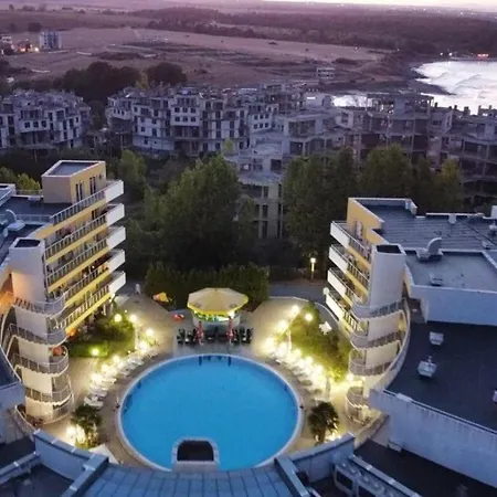 Тристаен Апартамент С Панорама Море В К-С Бей Вю Царево Apartment